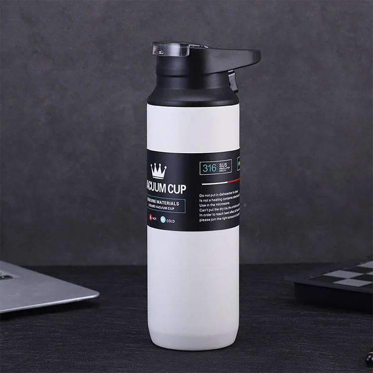 What issues should be considered when buying a cycling water bottle?